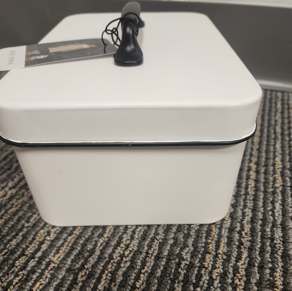 Rae Dunn Dryer Sheets Storage Box with Lid - Picture 4 of 9